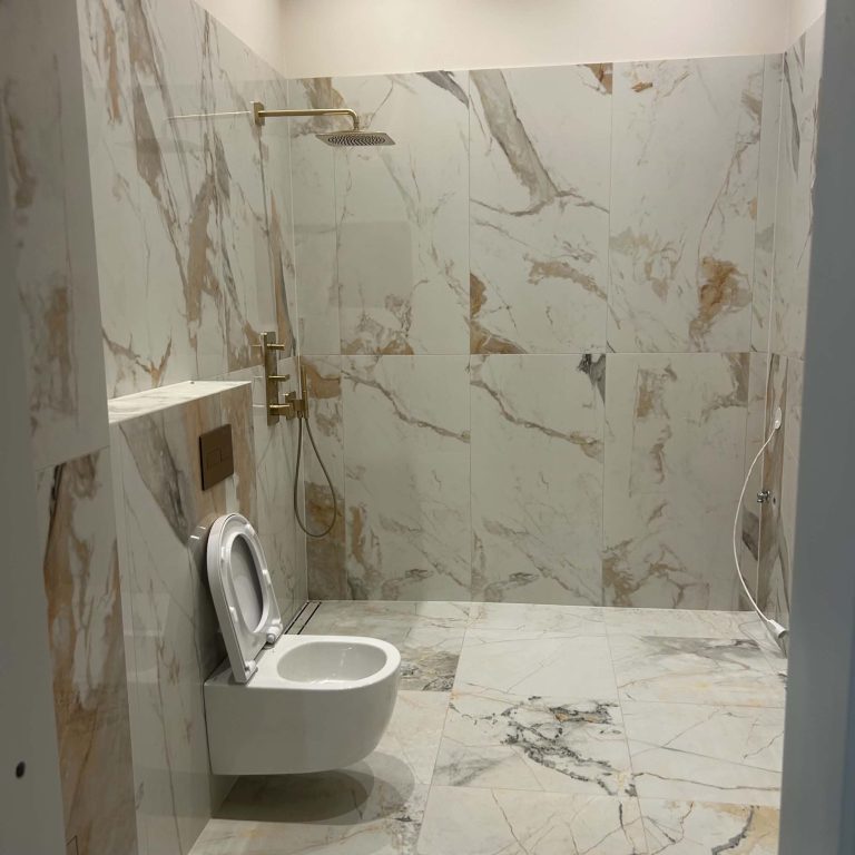 Vannitoa plaatimine suurformaadiliste plaatidega