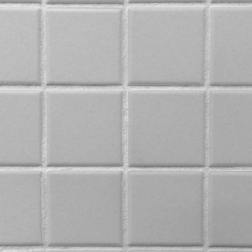 vannitoa plaatide vuukimine ja silikoonimine tartus puhas ja ühtlane vuugijoon valgetel ruutplaatidel ning hallituskindla sanitaarsilikooni paigaldus nurkadesse.